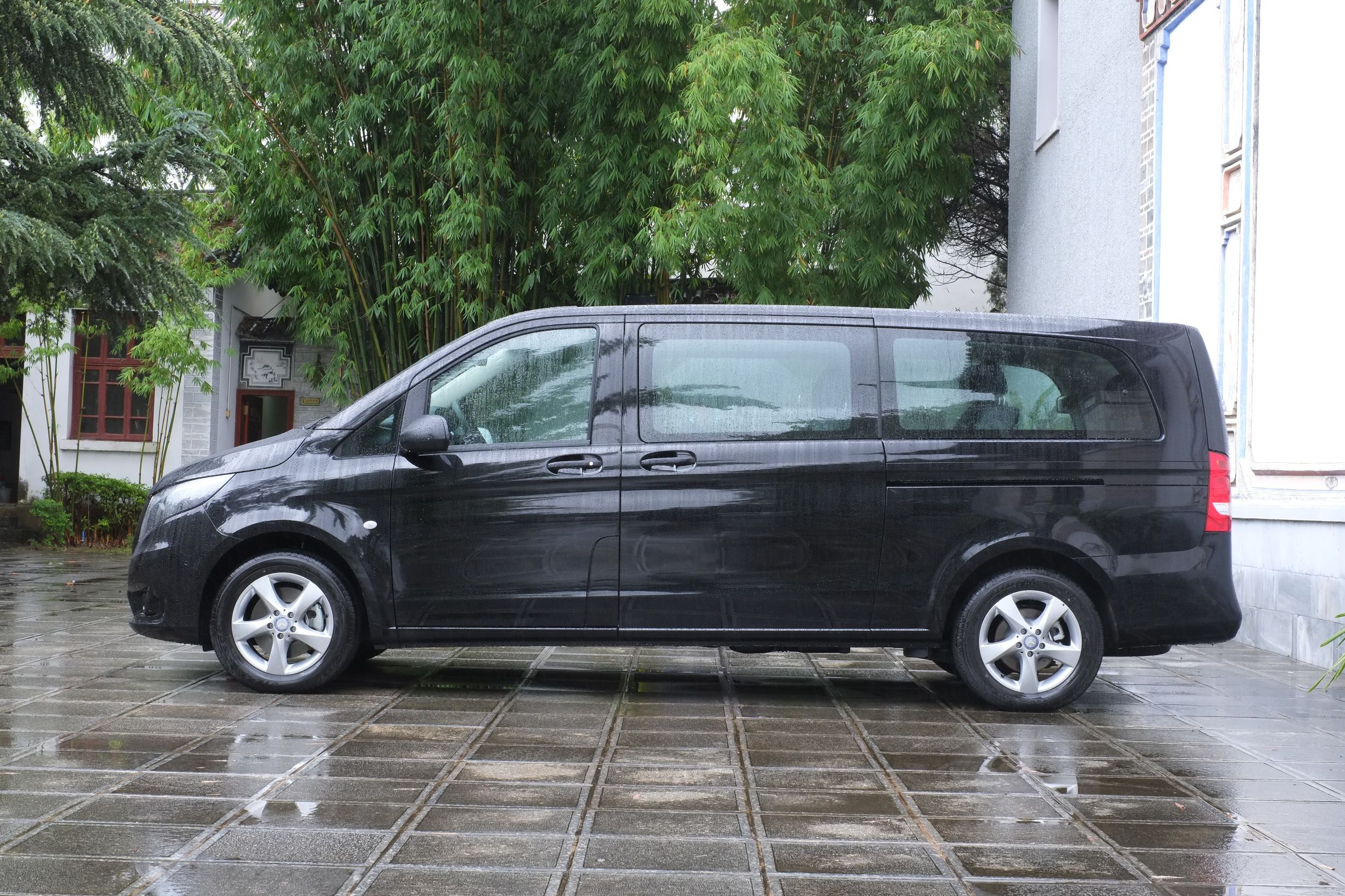 梅赛德斯奔驰威霆mpv,试驾20款奔驰威霆7座商务mpv