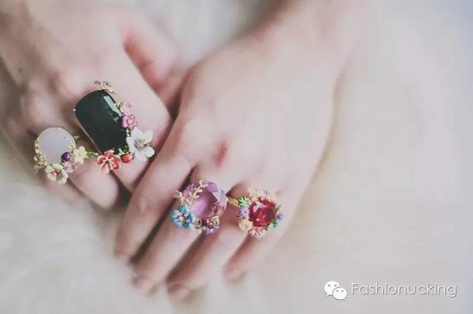 种草明星都爱的配饰时髦达人必备,种草好看的饰品