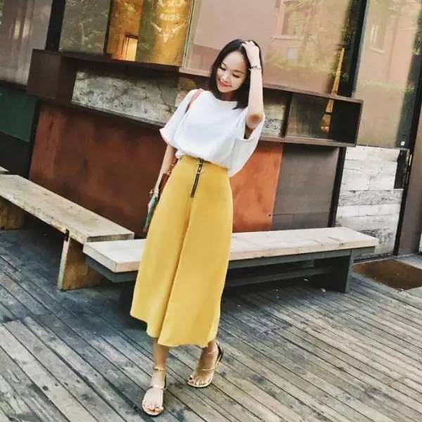 如何选择好看又显瘦的阔腿裤,有垂感的白色阔腿裤怎么选