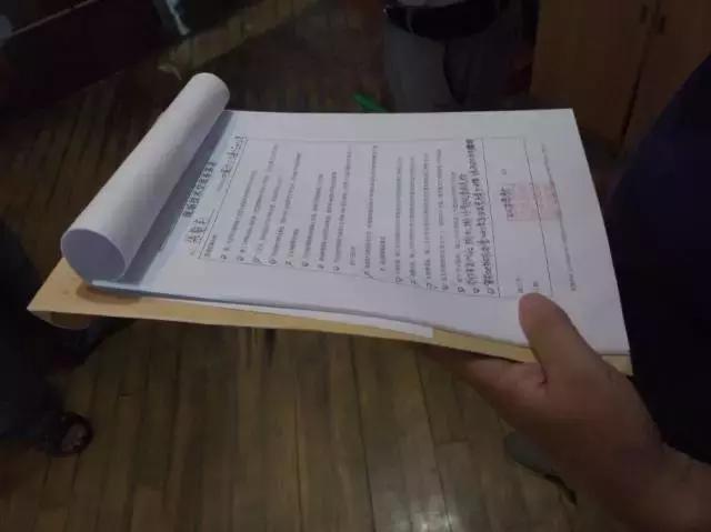 请描述一次处理预算超支的经验,预算超支了