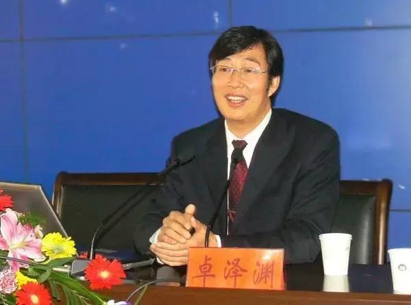 办刑案可检查短信、朋友圈,离婚案法官却要哭倒地板上