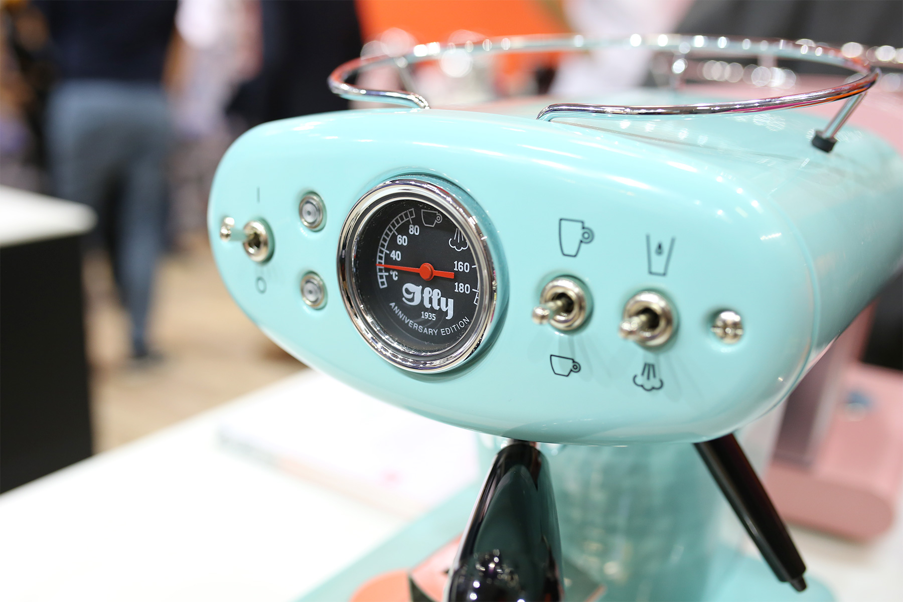 用意大利式的复古illy带来时光微醺的好咖啡