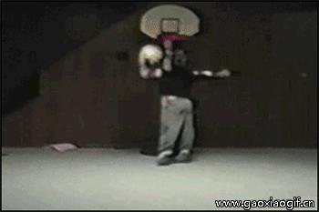 我的车停着被人撞了怎么解决,停个车老是被别人刮