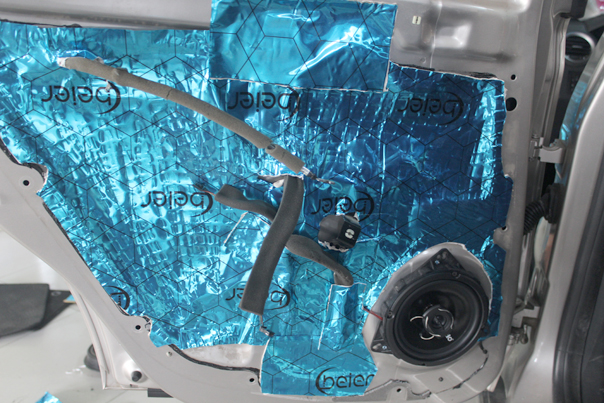 荣威550车底隔音隔热海绵垫,荣威550隔音改装案例