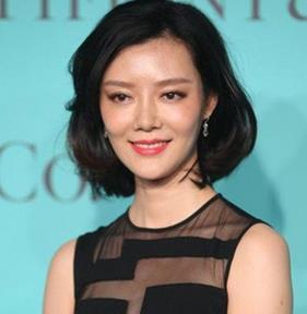 气质太好曾被惊为天人，如今变化不大却被吐槽好丑！