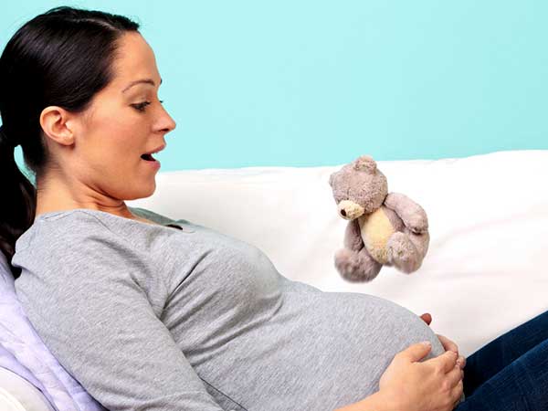 孕中期胎儿一般踢哪里,孕中期总感觉胎儿踢自己膀胱