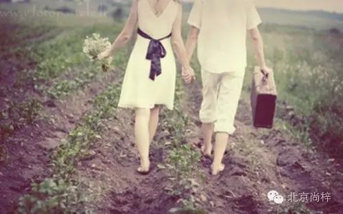 乔任梁和李嘉艾同居了吗,乔任梁同期去世的歌手