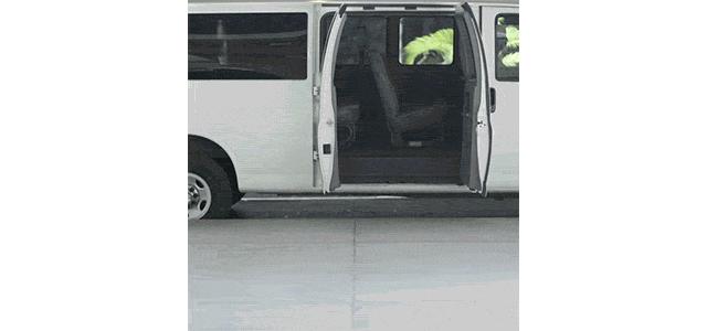 机场look红色行李箱,机场好看的行李箱颜色