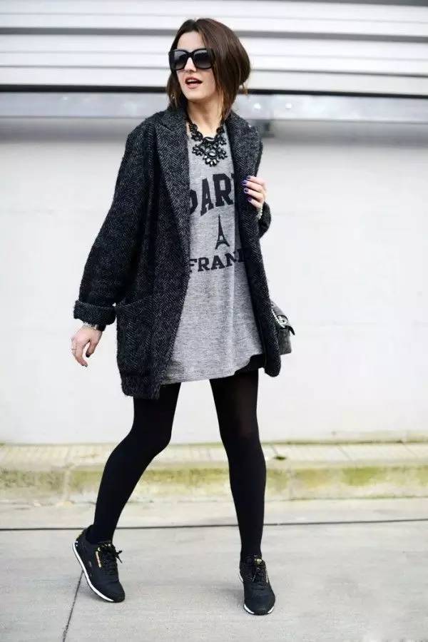 卫衣穿搭加校服,卫衣的最佳搭配方法