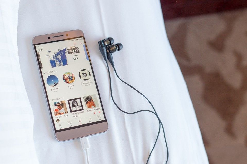 华米魅危险!乐Pro 3线下线上齐爆棚,成旗舰新宠