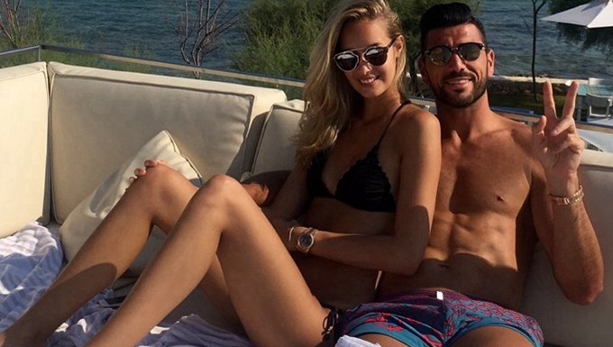 除了佩莱，足坛还有哪些球星抱得美人归？