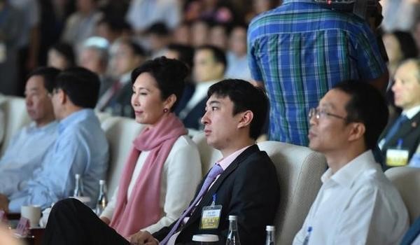 读书没用？首富王健林送“国民老公”王思聪留学读书比谁都会玩