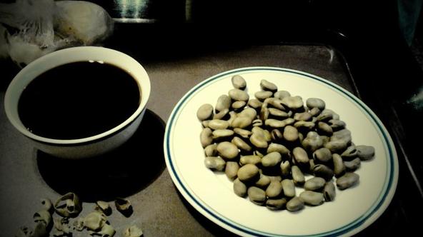 孔乙己喝黄酒吃茴香豆啥意思,黄酒和孔乙己