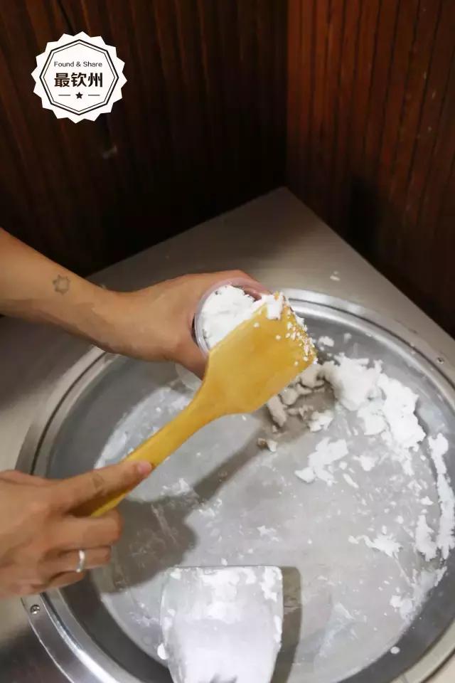 侨港菠萝冰沙,北海侨港风情街菠萝包冰激凌