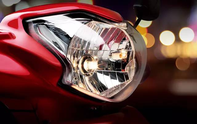 豪爵uh110弯梁对比雅马哈凌俊,豪爵uh110s弯梁摩托爬坡测试