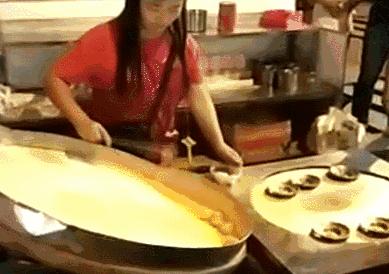 不忍直视！这群人又开始在汴河街蹭吃蹭喝了！