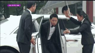 下面的“气”势：趴地要美，姿势必须标准