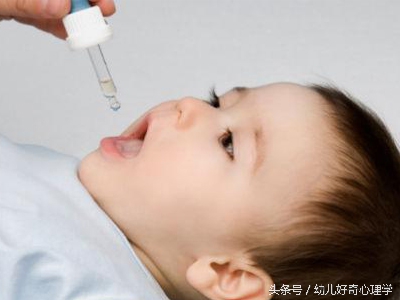 宝宝半夜一直哭要喝奶,宝宝半夜总是哭醒好多次