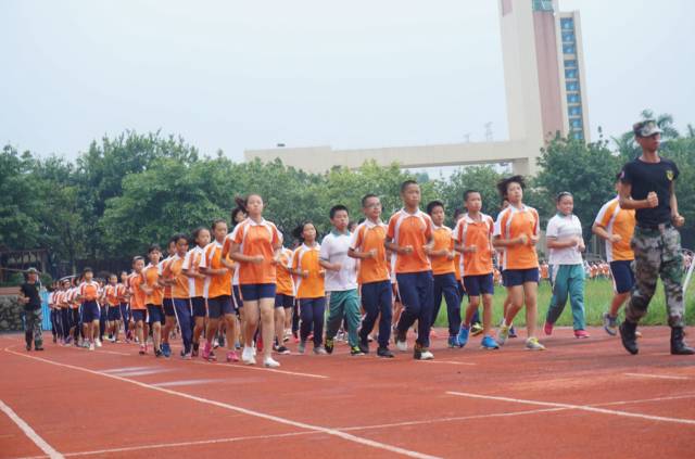 番禺丨多年后，你还记得那年初秋，南村中学操场上的“站军”