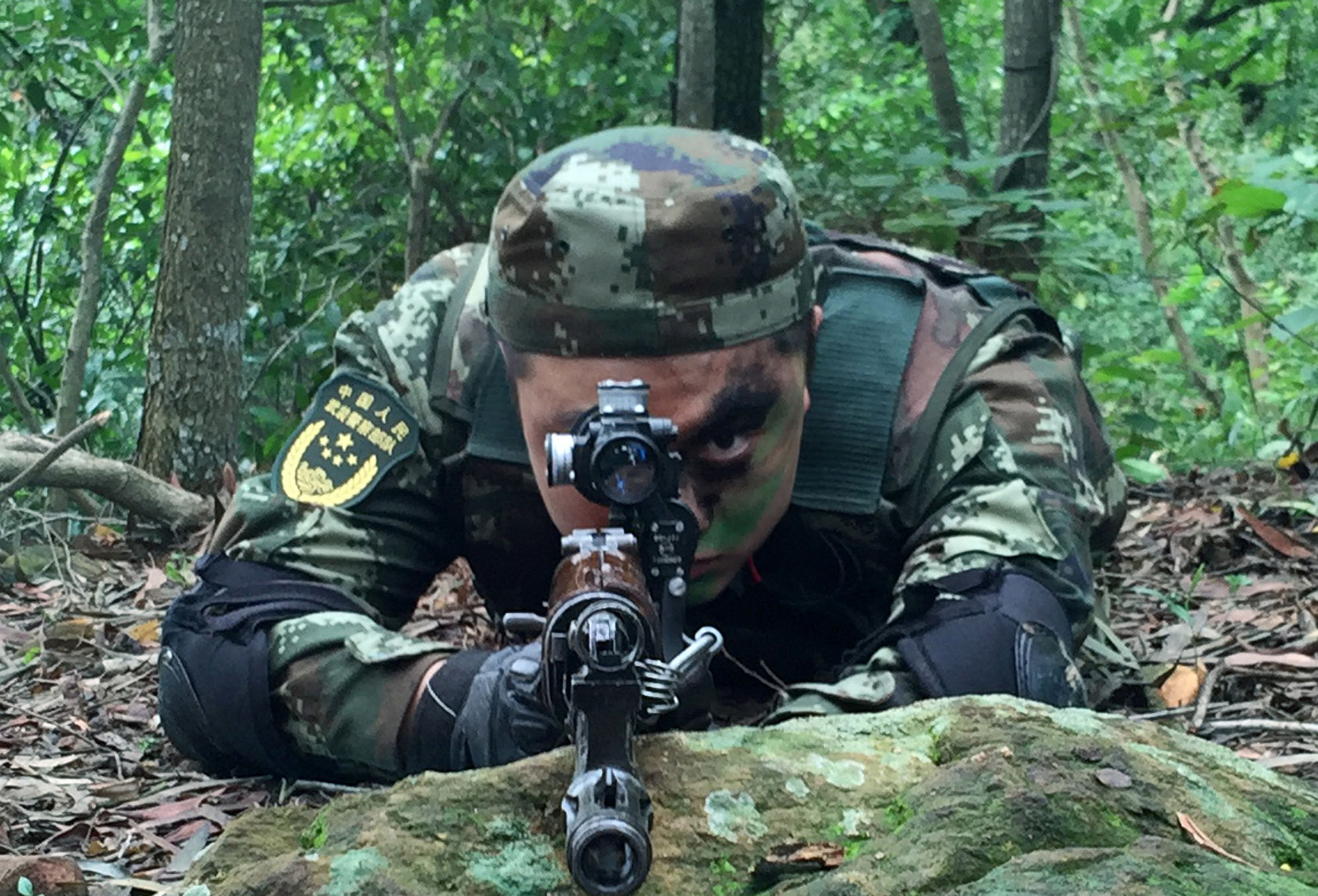 看特区*警武**边防官兵在练兵场如何使出“洪荒之力”