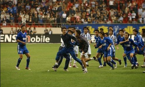 赛场冲突现场,中国足球十大斗殴事件