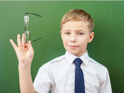 儿童轻微近视还能恢复吗,小孩近视4.8配眼镜矫正可以恢复吗