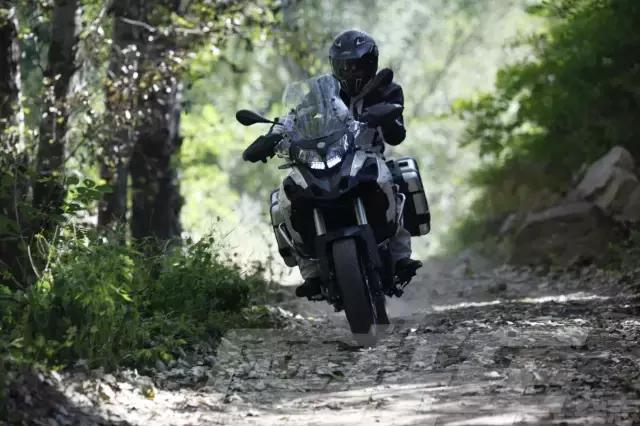 贝纳利trk502x2020款试驾,最新贝纳利trk502x测评