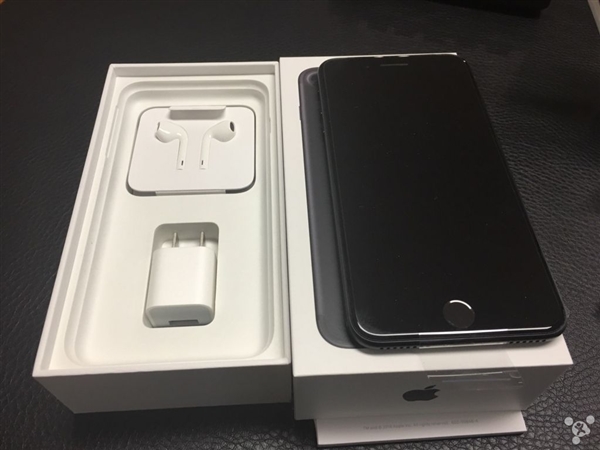 网友晒首批iPhone7开箱:黑色、玫瑰金成主流