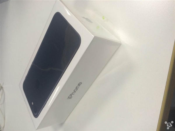 网友晒首批iPhone7开箱:黑色、玫瑰金成主流