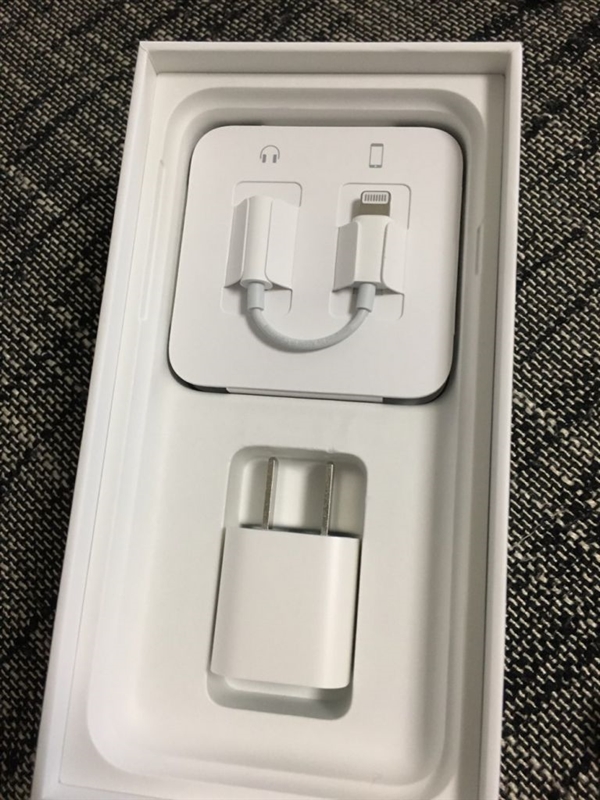 网友晒首批iPhone7开箱:黑色、玫瑰金成主流