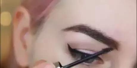 有闭口痘痘化的妆,脸上有粉刺痘痘怎么化底妆