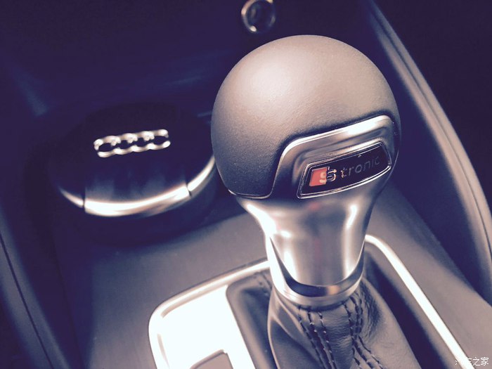 奥迪a31.5t发动机,奥迪a335tfsi进取运动型落地