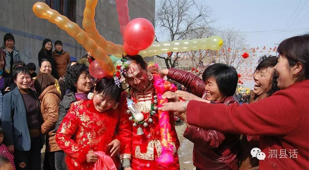 农村办婚礼拱门视频,婚礼在农村办好还是酒店好