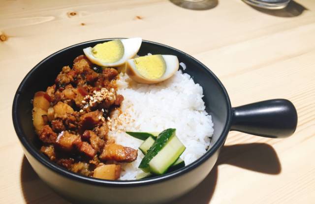 西安顺城巷附近有什么好玩的地方,西安顺城巷小吃街