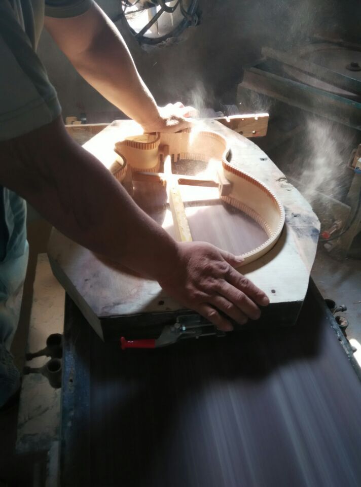 （多图）你很难猜到做一把普通木吉他居然要......