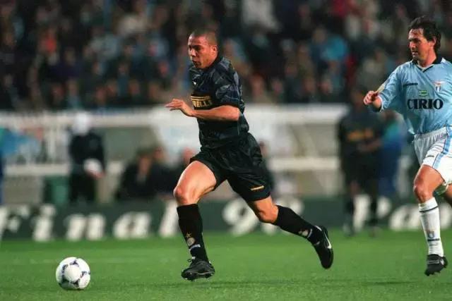 白驹过隙，你还记得那个让自己爱上足球的外星人吗？