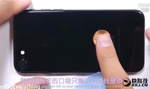 一根牙签就能刮花亮黑色iPhone7？