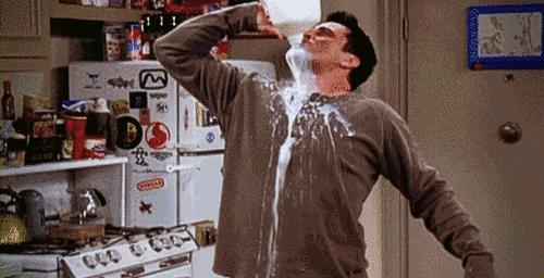 牛奶喝多了会导致激素过多吗,现在牛奶含有过多的激素吗