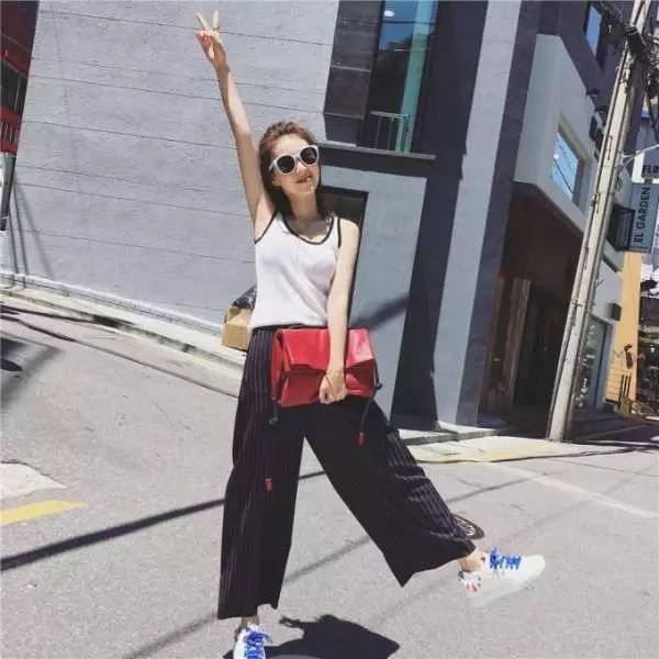 如何选择好看又显瘦的阔腿裤,有垂感的白色阔腿裤怎么选