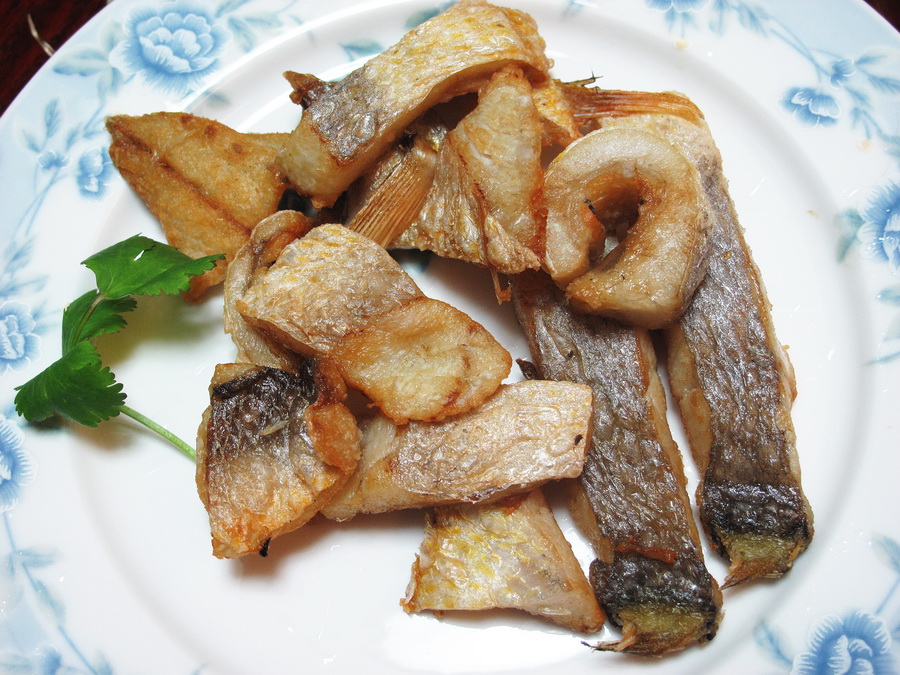 哪种咸鱼好吃无刺,黄色的咸鱼和白色咸鱼哪种好吃