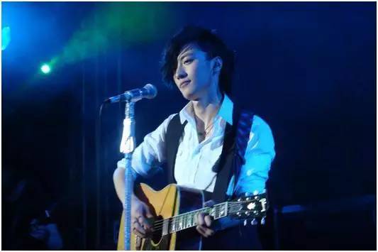 不需要知道你离世的理由，只愿你在天堂能重展笑容！