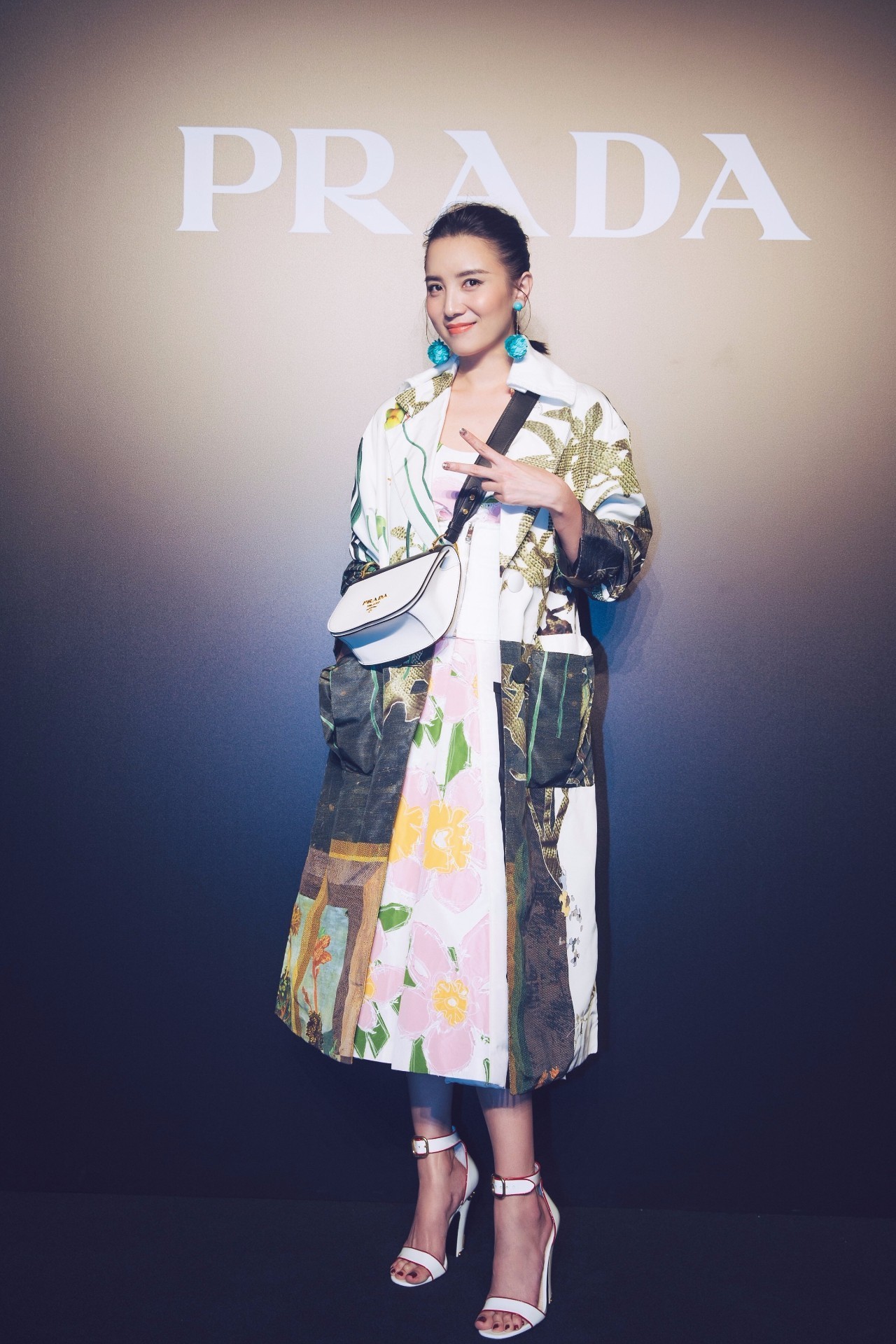 小宋佳的衣品太好了,剪完头发丑哭了