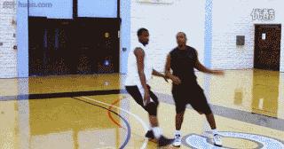 篮球跑位技巧口诀图解,打球跑位思路教学全场