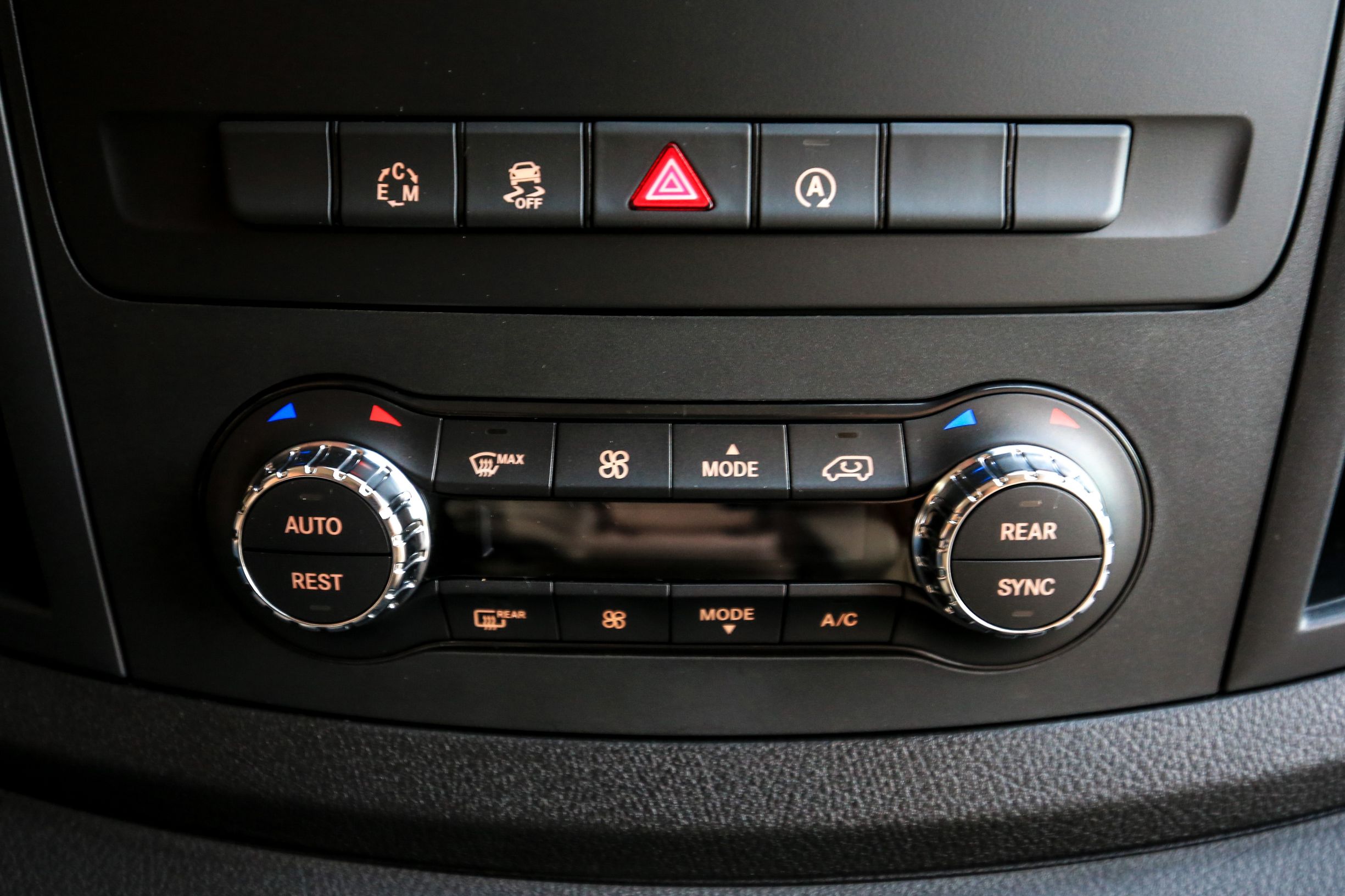 梅赛德斯奔驰威霆mpv,试驾20款奔驰威霆7座商务mpv