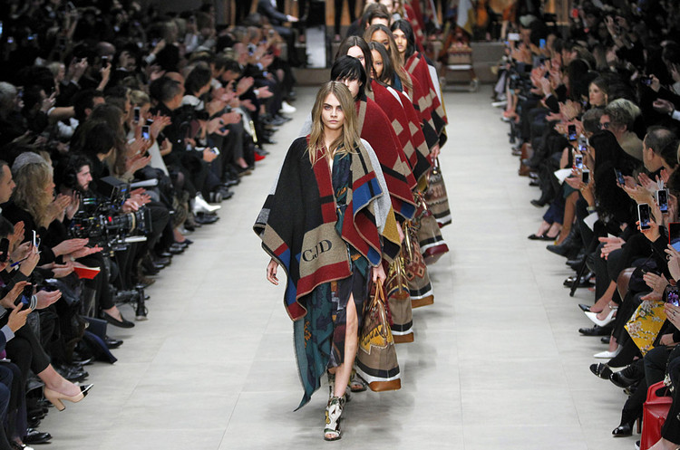 秋天如何搭配大披肩,秋季时尚大气披肩