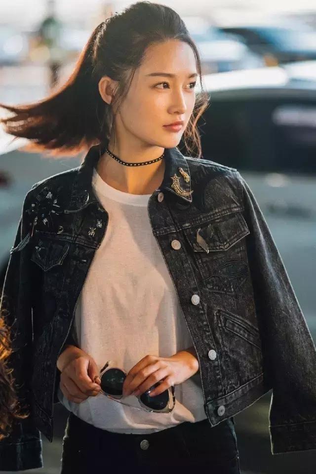 杨幂和李沁同穿开叉裙你怎么看,杨幂李沁穿搭图片