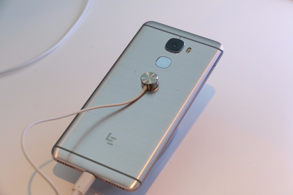 1999元,你是选苹果5s还是乐视PRO3