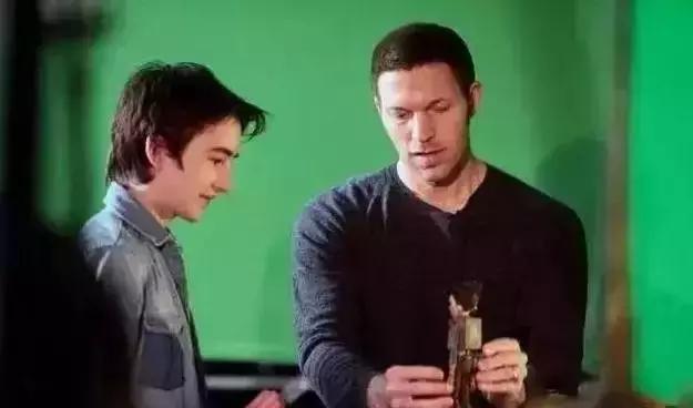 拒绝斯坦福offer，放弃百亿家产，靠捏泥成为霸道总裁！