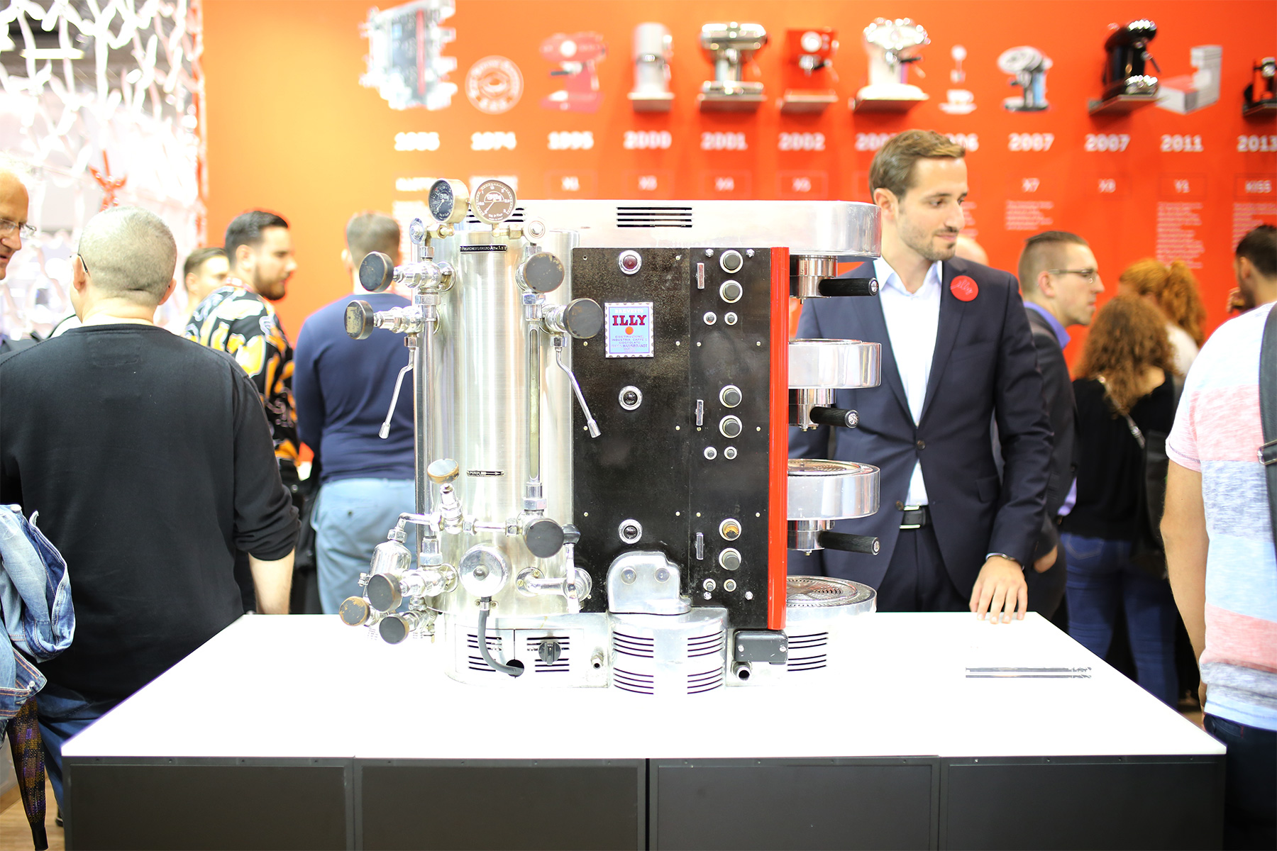 用意大利式的复古illy带来时光微醺的好咖啡