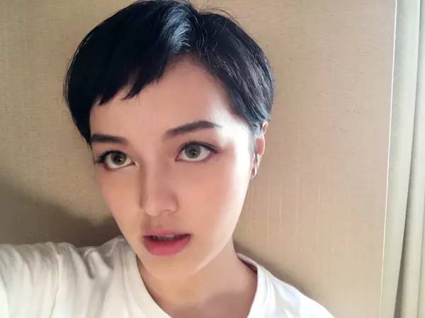 天惹噜姑娘们的混血妆已经登峰造极到这种地步了！